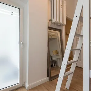 Feels Like Apartment